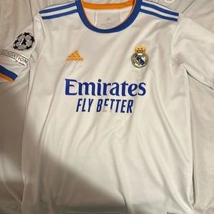 Real Madrid 2021/2022 jersey
